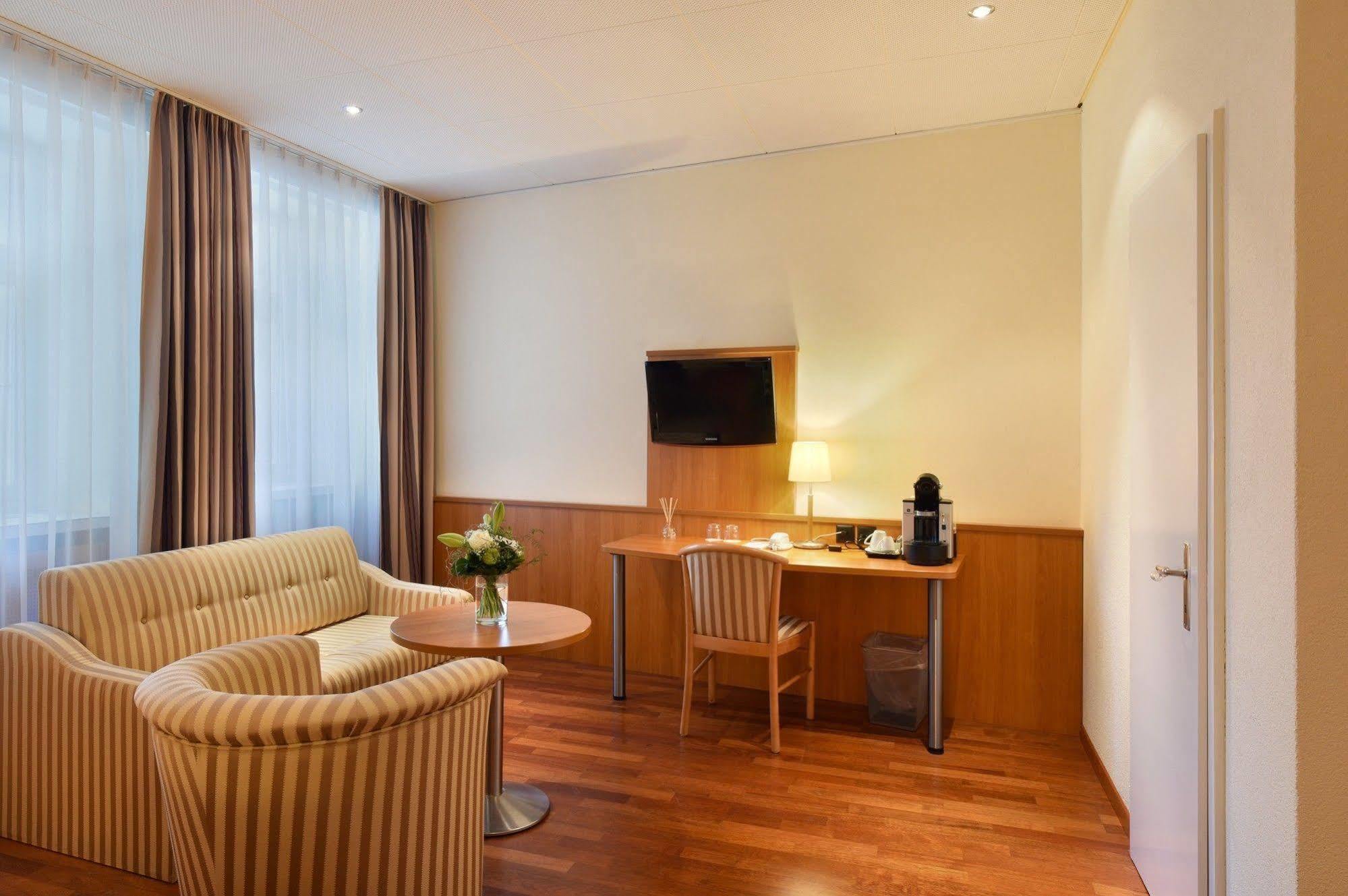 زوفينجن Apart Hotel Amadeo المظهر الخارجي الصورة