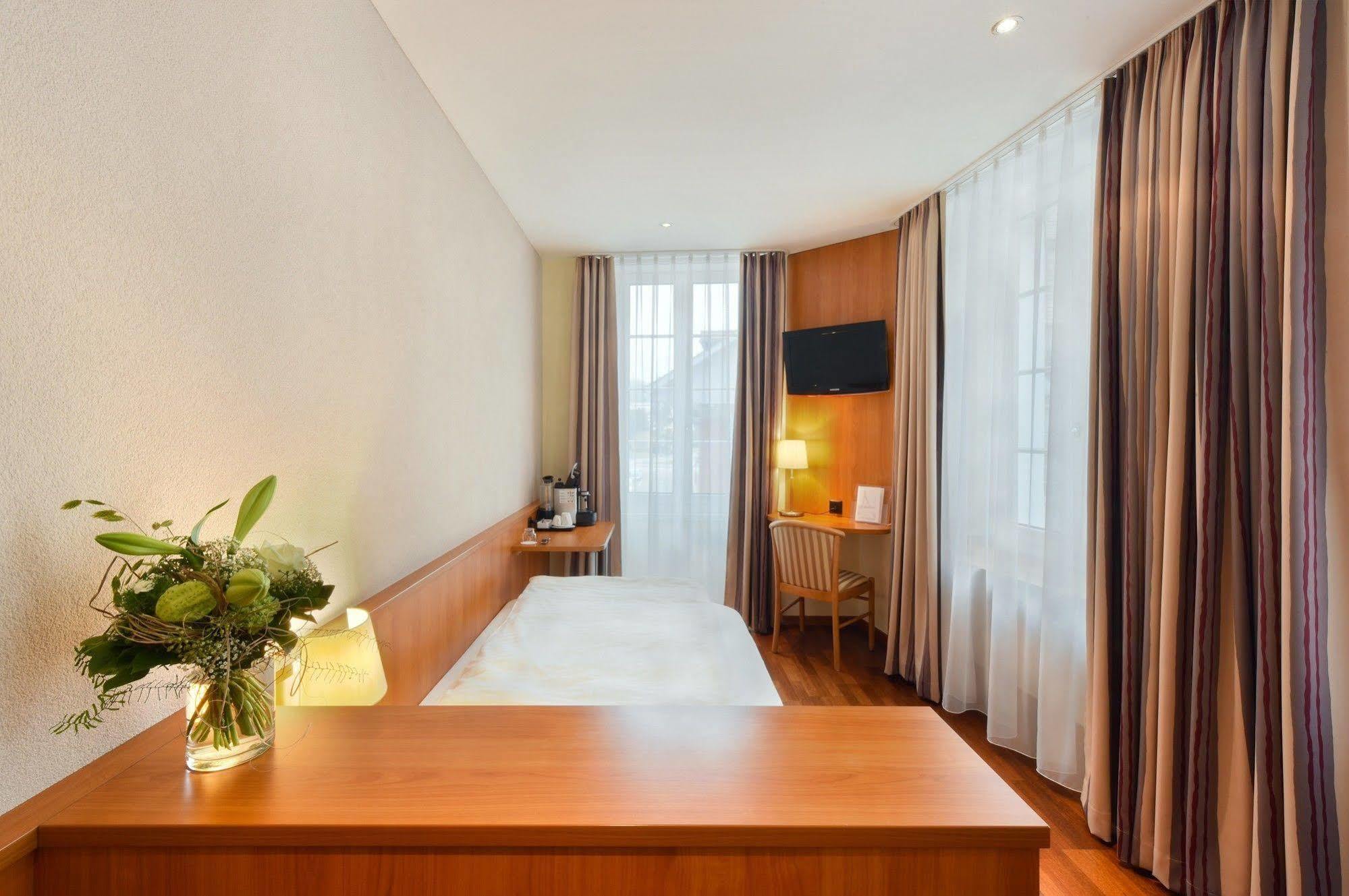 زوفينجن Apart Hotel Amadeo المظهر الخارجي الصورة